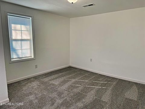 Tiny photo for 509 E Hemlock St, LaFollette, TN 37766 (MLS # 1326290)