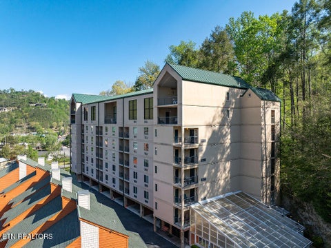 Photo of 413 Baskins Creek Rd #406 406, Gatlinburg, TN 37738 (MLS # 1349241)
