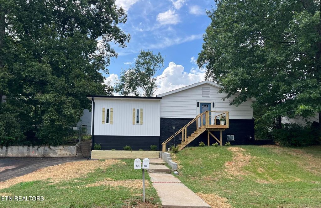 Photo of 839 Gilbert St, Alcoa, TN 37701 (MLS # 1308052)