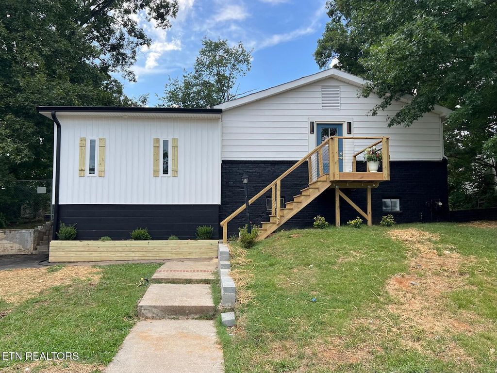 Photo of 839 Gilbert St, Alcoa, TN 37701 (MLS # 1308052)