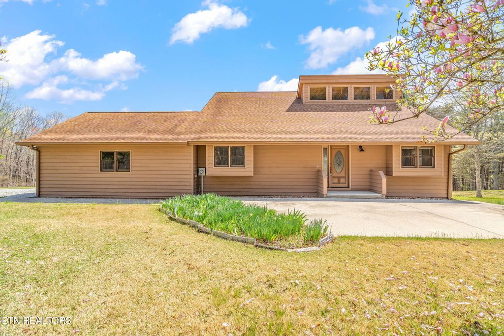 Photo of 204 Harvey Rd, Kingston, TN 37763 (MLS # 1295938)