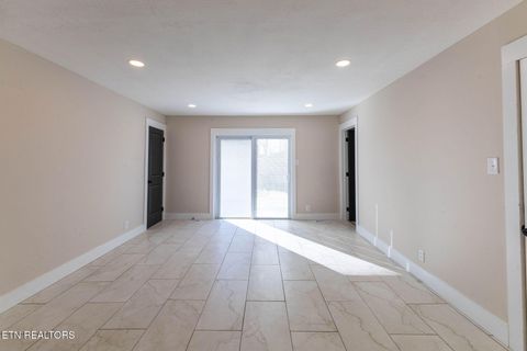 Tiny photo for 781 West Lane, Lenoir City, TN 37771 (MLS # 1325007)