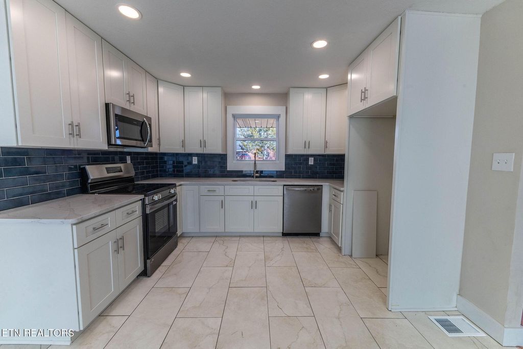 Photo of 781 West Lane, Lenoir City, TN 37771 (MLS # 1325007)