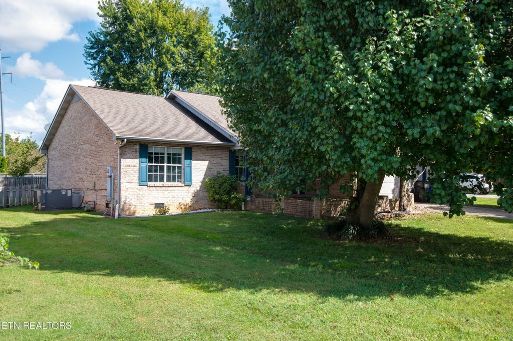 Photo of 1516 Peabody Drive, Maryville, TN 37803 (MLS # 1335958)