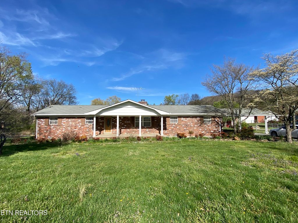 Photo of 415 Barberry Drive, Knoxville, TN 37912 (MLS # 1338971)