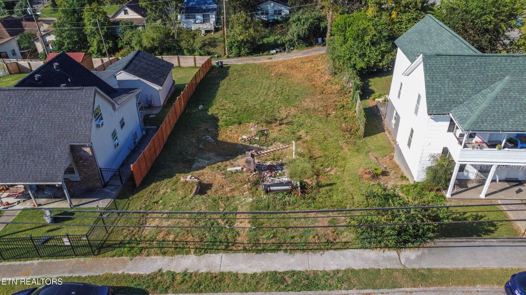 Photo of 408 N C St, Lenoir City, TN 37771 (MLS # 1329223)