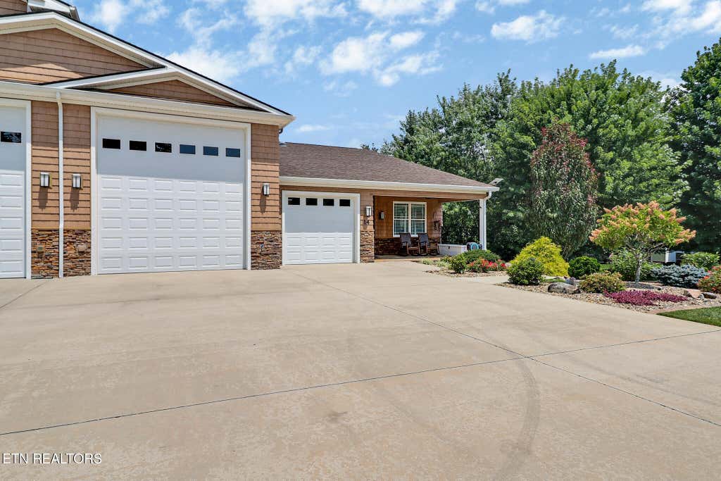 Photo of 14 Red Oak Drive, Crossville, TN 38555 (MLS # 1350866)