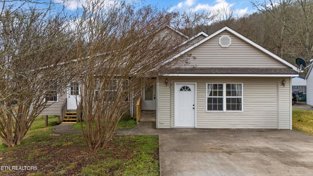 Photo of 105 Pleasant View Drive, Oliver Springs, TN 37840 (MLS # 1329970)