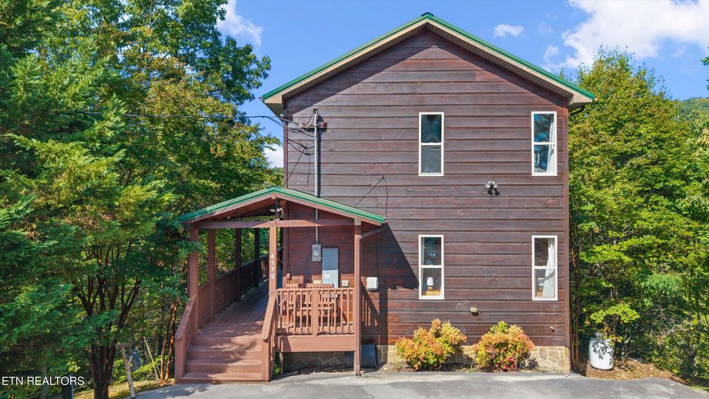 Photo of 4179 Chamberlain Lane, Sevierville, TN 37862 (MLS # 1318669)