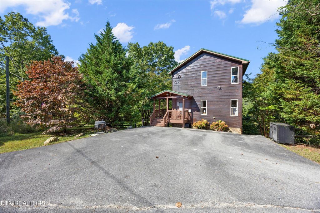 Photo of 4179 Chamberlain Lane, Sevierville, TN 37862 (MLS # 1318669)