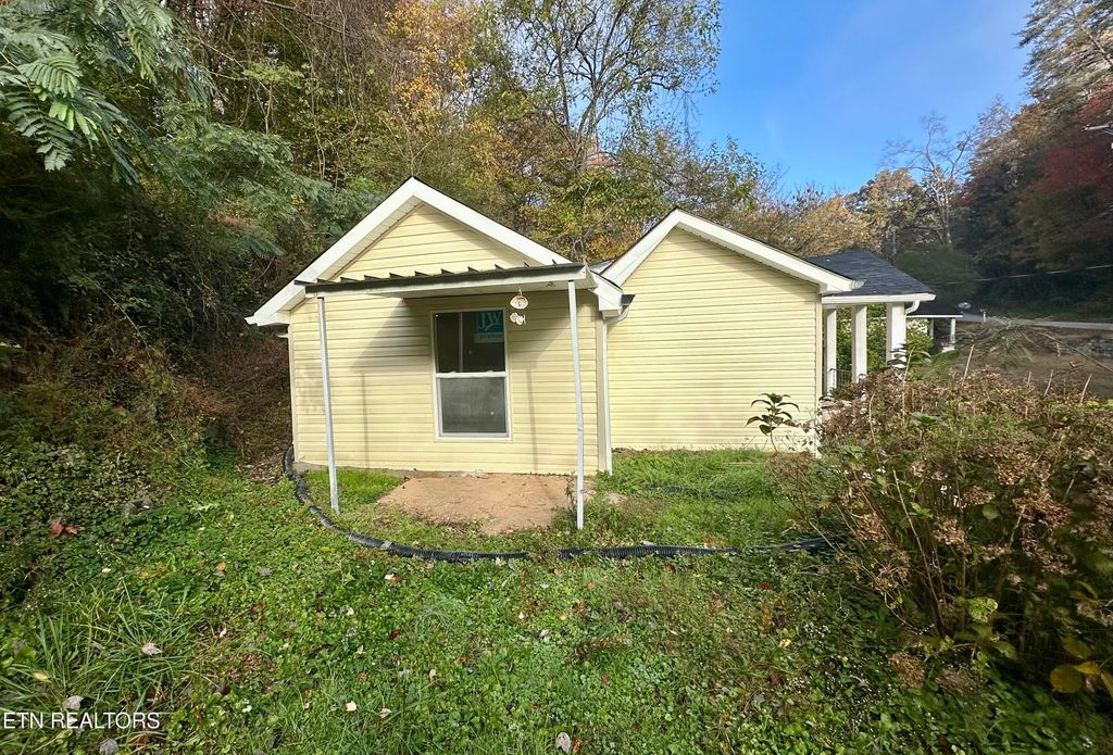 Photo of 512 Spring St, Clinton, TN 37716 (MLS # 1320733)
