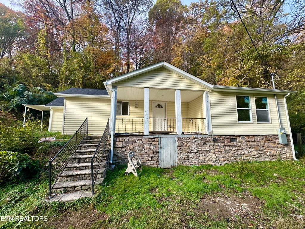 Photo of 512 Spring St, Clinton, TN 37716 (MLS # 1320733)