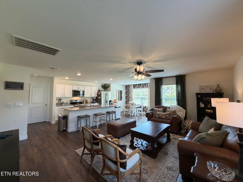 Photo of 136 S Blissful Meadows Drive, Harriman, TN 37748 (MLS # 1340370)