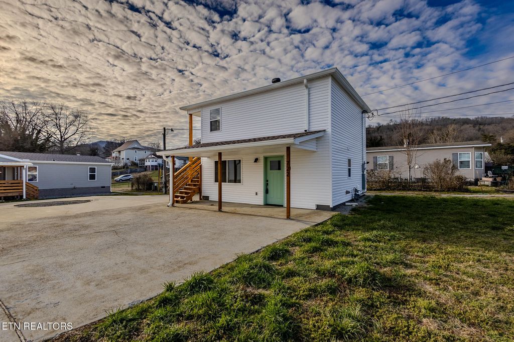 Photo of 722 Virginia Ave, Harriman, TN 37748 (MLS # 1322214)