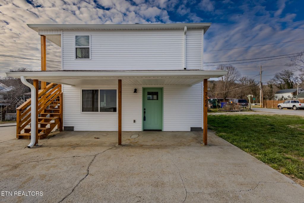 Photo of 722 Virginia Ave, Harriman, TN 37748 (MLS # 1322214)