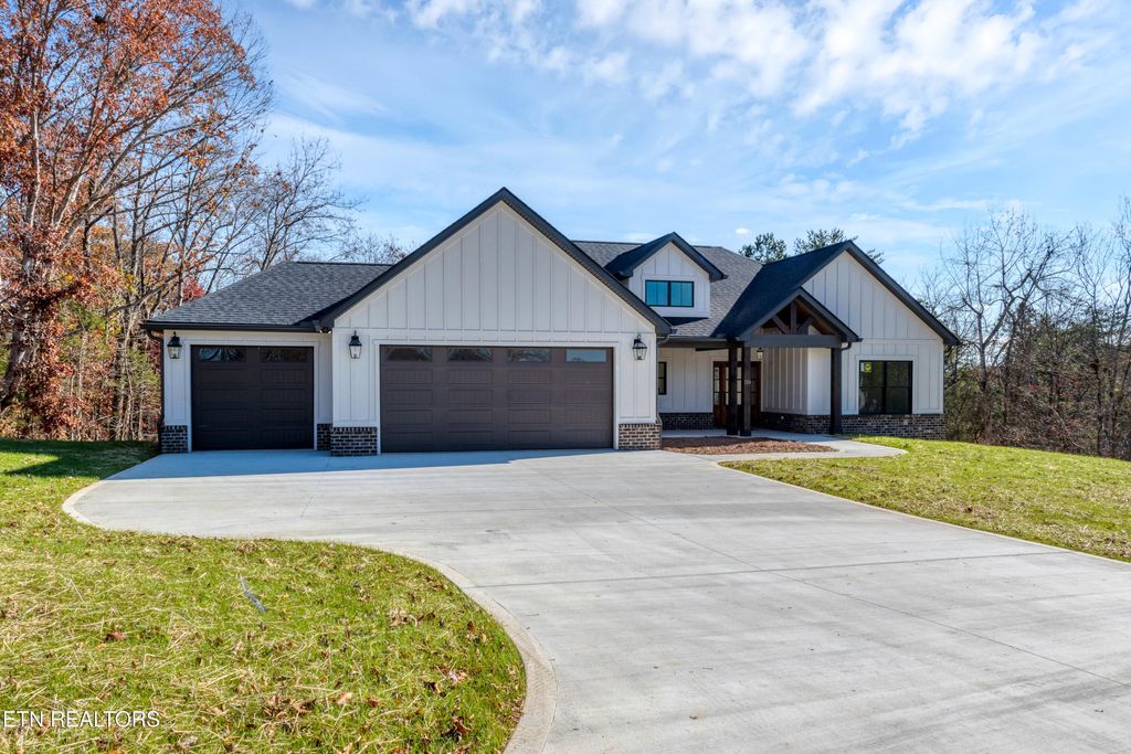 Photo of 734 Lake Vista Drive, Friendsville, TN 37737 (MLS # 1282069)