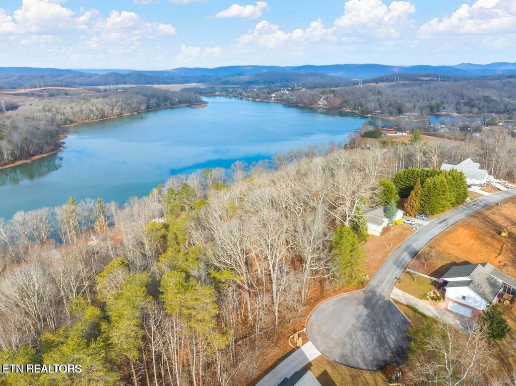 Photo of 130 Lakeview Drive, Harriman, TN 37748 (MLS # 1312834)