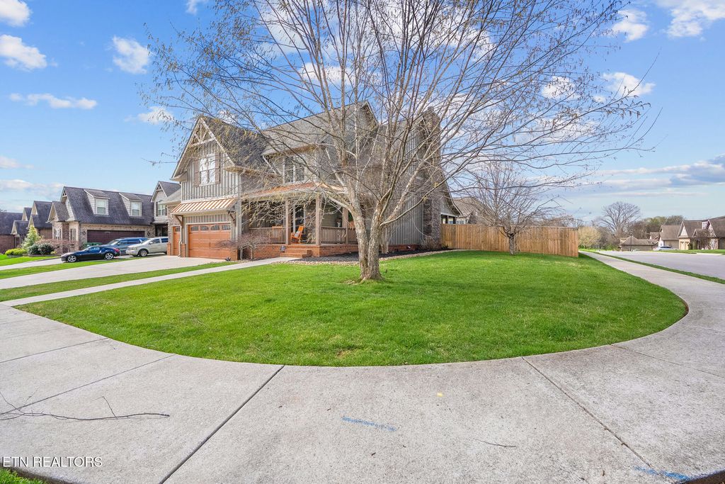 Photo of 2004 Logan Drive, Maryville, TN 37803 (MLS # 1333715)