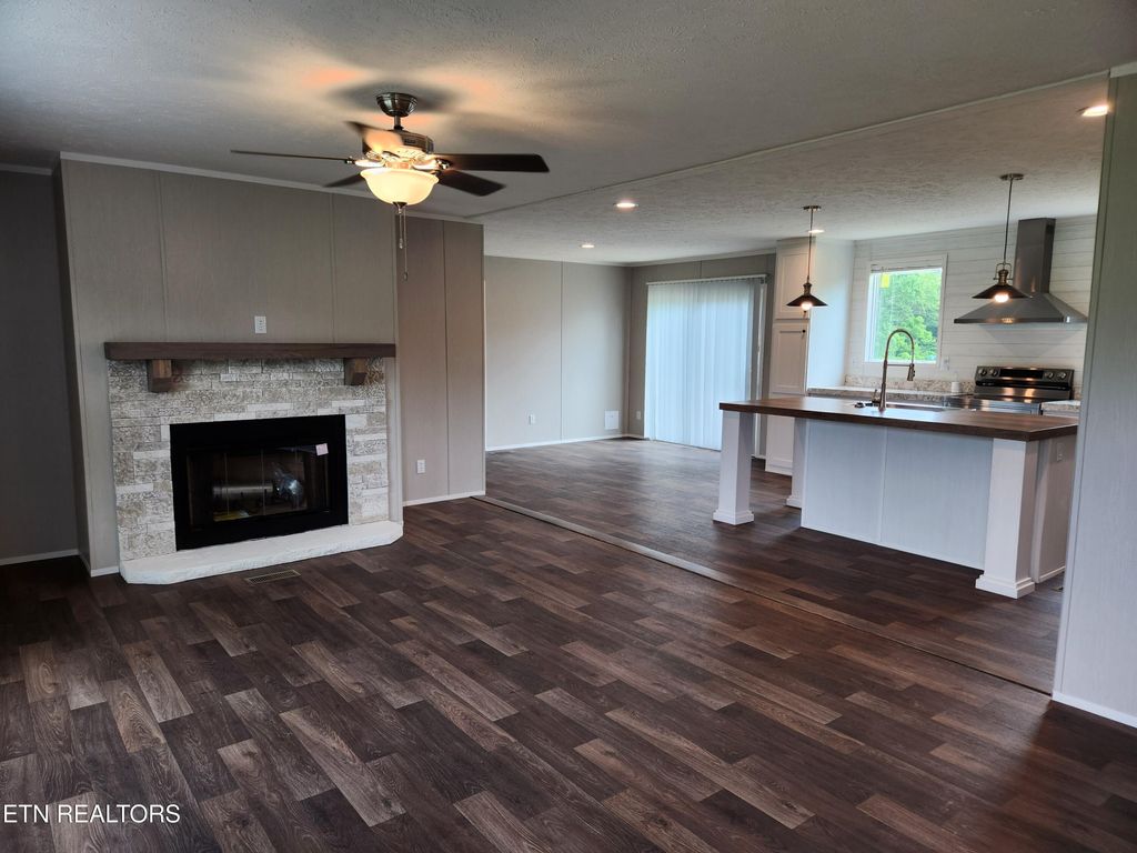 Photo of 1450 Pennsylvania Ave, Jamestown, TN 38556 (MLS # 1319324)