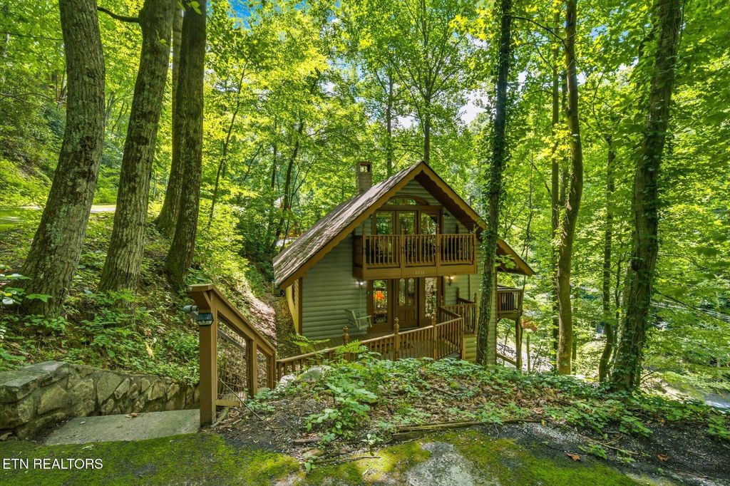 Photo of 1211 N Baden Drive, Gatlinburg, TN 37738 (MLS # 1349052)