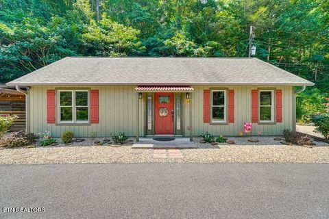 Photo of 840 Sleepy Hollow Rd, Gatlinburg, TN 37738 (MLS # 1336547)