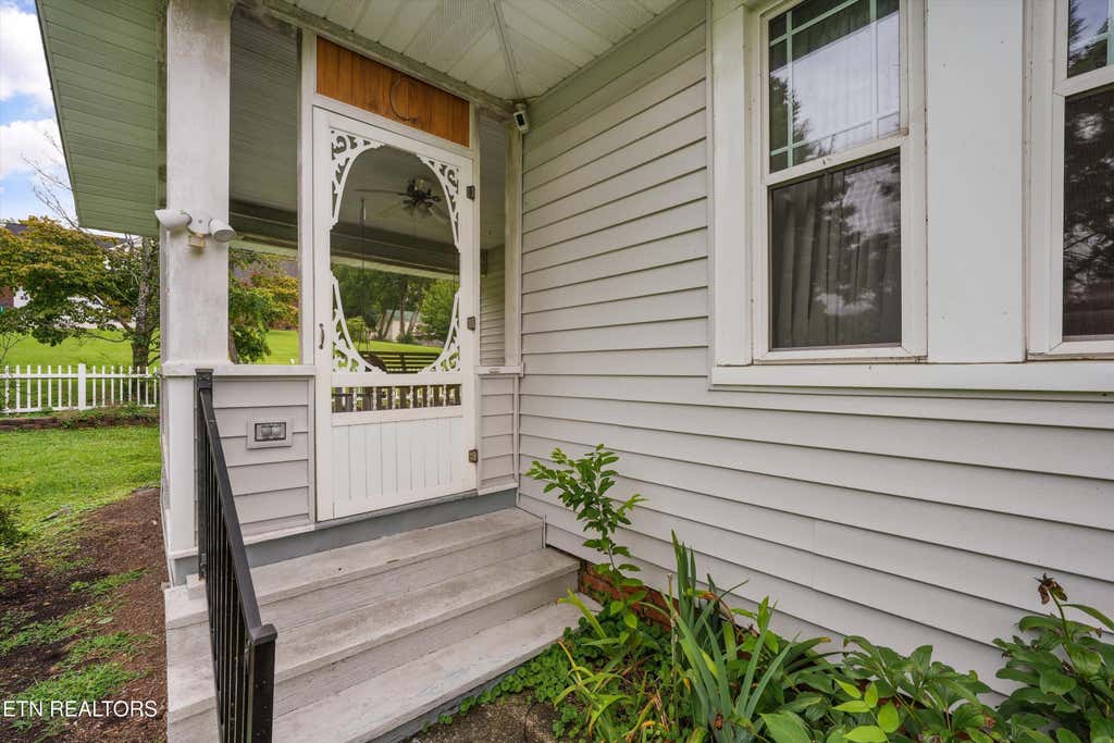 Photo of 718 N Kingston Ave, Rockwood, TN 37854 (MLS # 1350620)