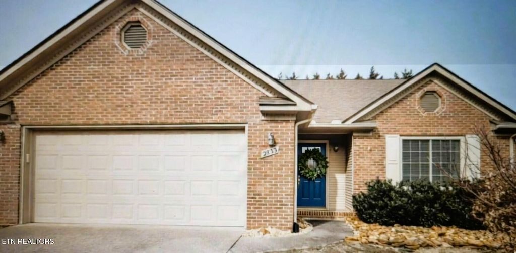 Photo of 2033 Cochran Place Pl, Maryville, TN 37803 (MLS # 1327595)