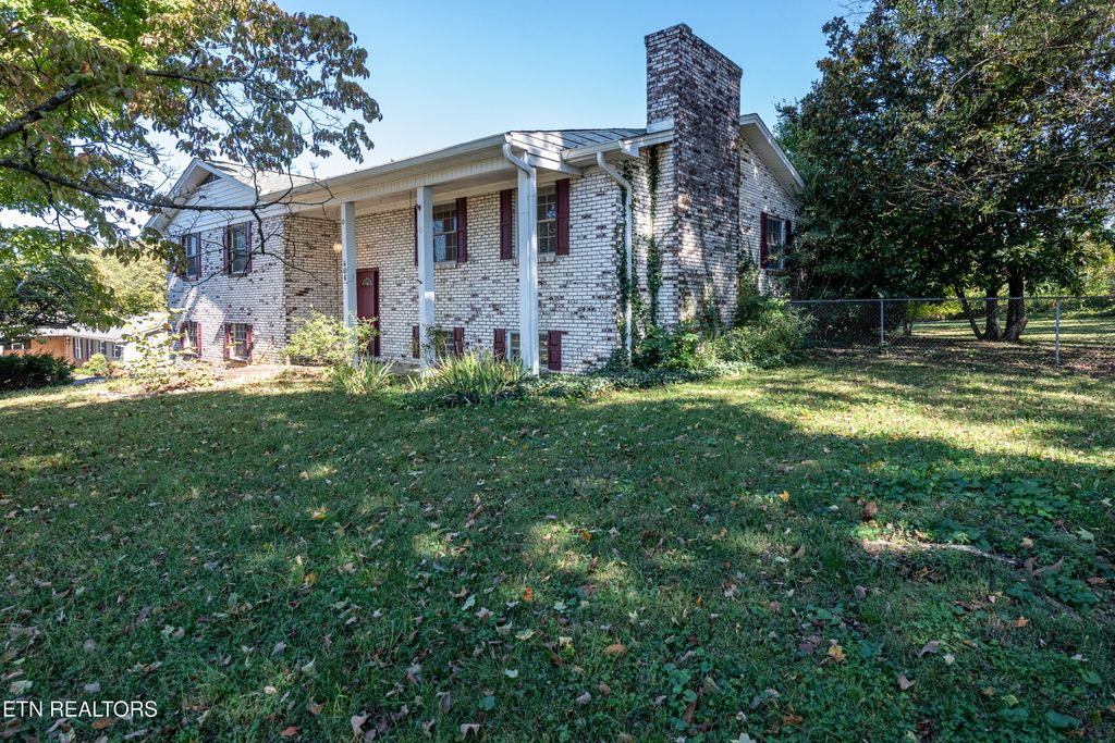 Photo of 406 Montvale Station Rd, Maryville, TN 37803 (MLS # 1316454)