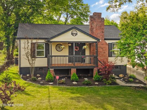 Photo of 2704 Forestdale Ave, Knoxville, TN 37917 (MLS # 1337775)