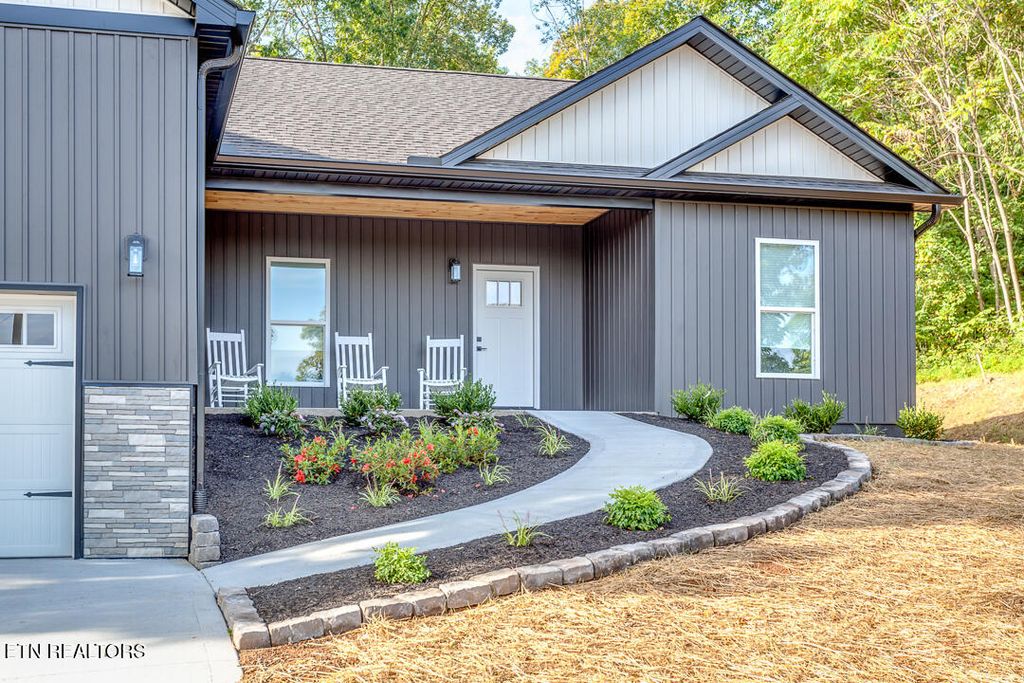 Photo of 555 HICKORY POINTE Lane, Maynardville, TN 37807 (MLS # 1297152)