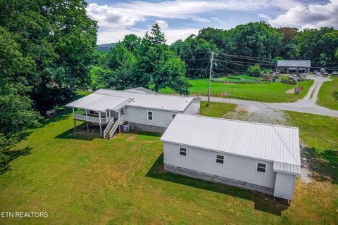 Photo of 572 Lakeside Rd, Byrdstown, TN 38549 (MLS # 1330290)
