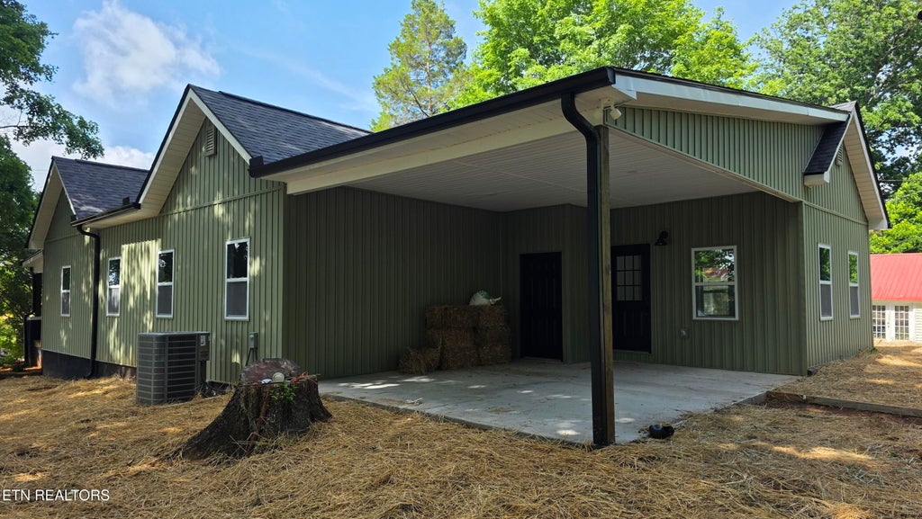 Photo of 1006 Monroe St, Sweetwater, TN 37874 (MLS # 1345350)