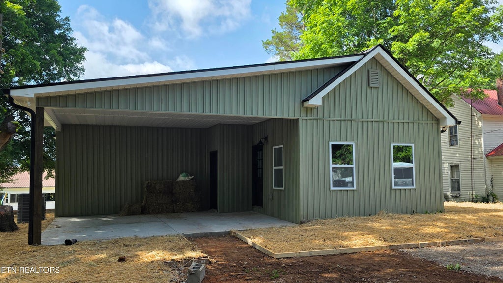 Photo of 1006 Monroe St, Sweetwater, TN 37874 (MLS # 1345350)