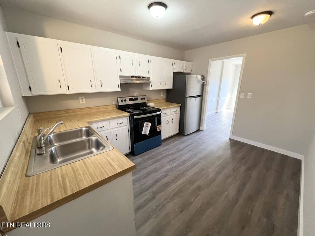 Photo of 1332 Huger St, Jellico, TN 37762 (MLS # 1324545)