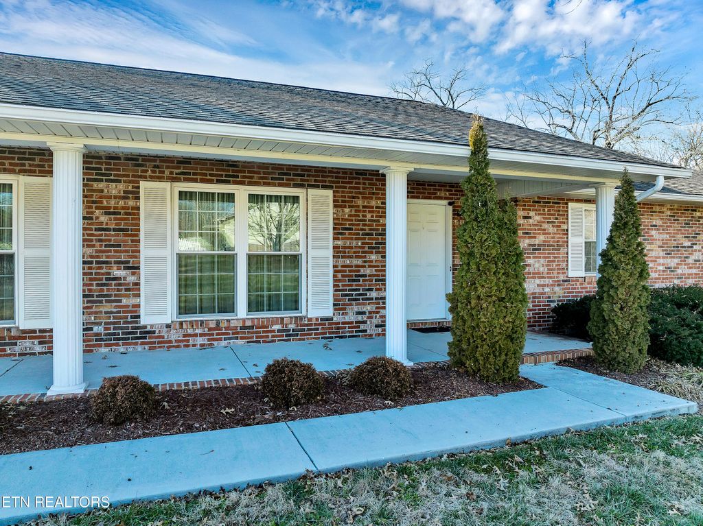 Photo of 2103 Chesterfield Drive, Maryville, TN 37803 (MLS # 1330020)