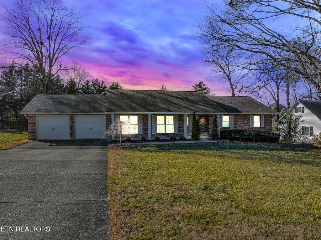 Photo of 2103 Chesterfield Drive, Maryville, TN 37803 (MLS # 1330020)