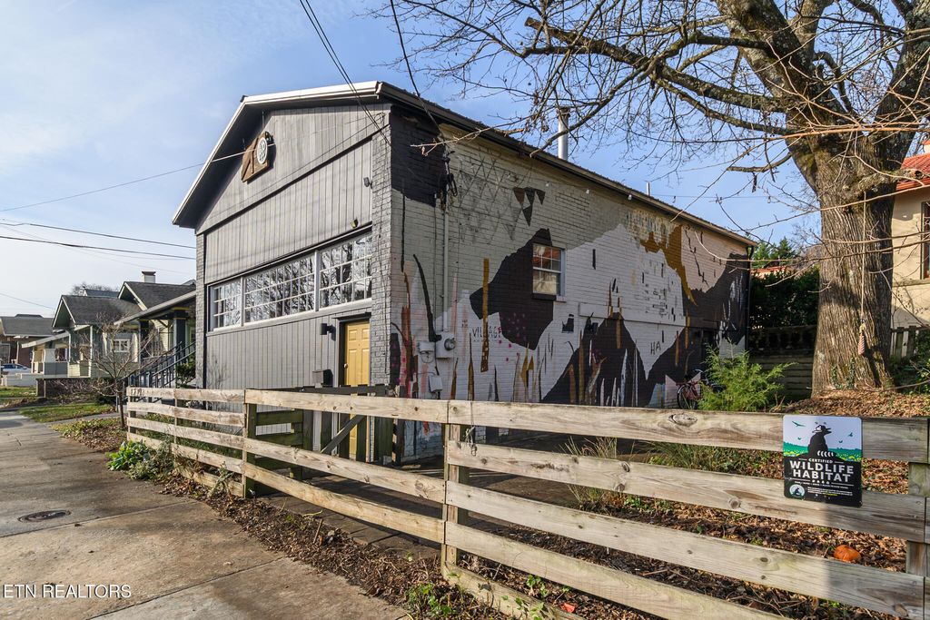 Photo of 1241 Armstrong Ave, Knoxville, TN 37917 (MLS # 1323176)