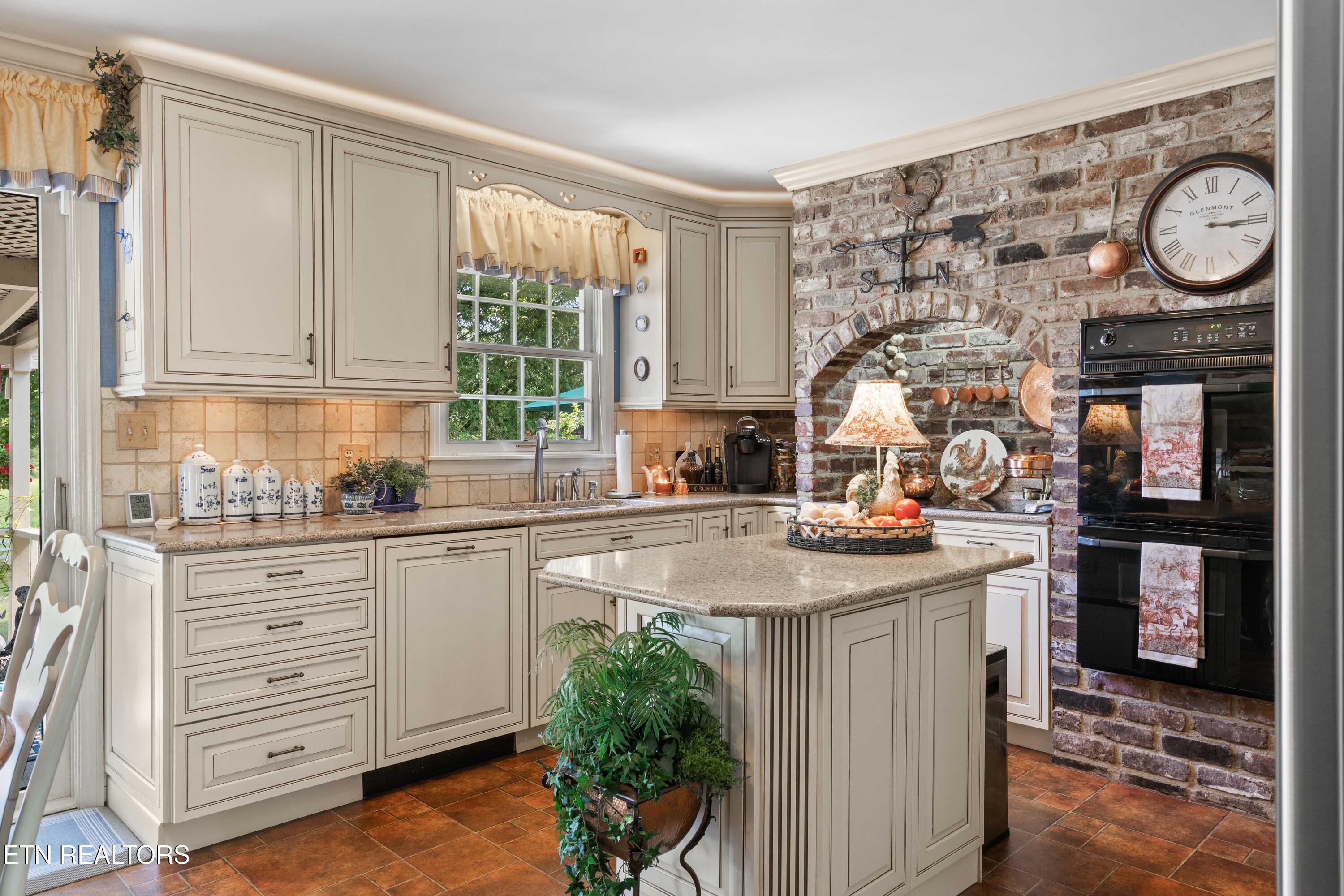 150 Raccoon Valley Rd