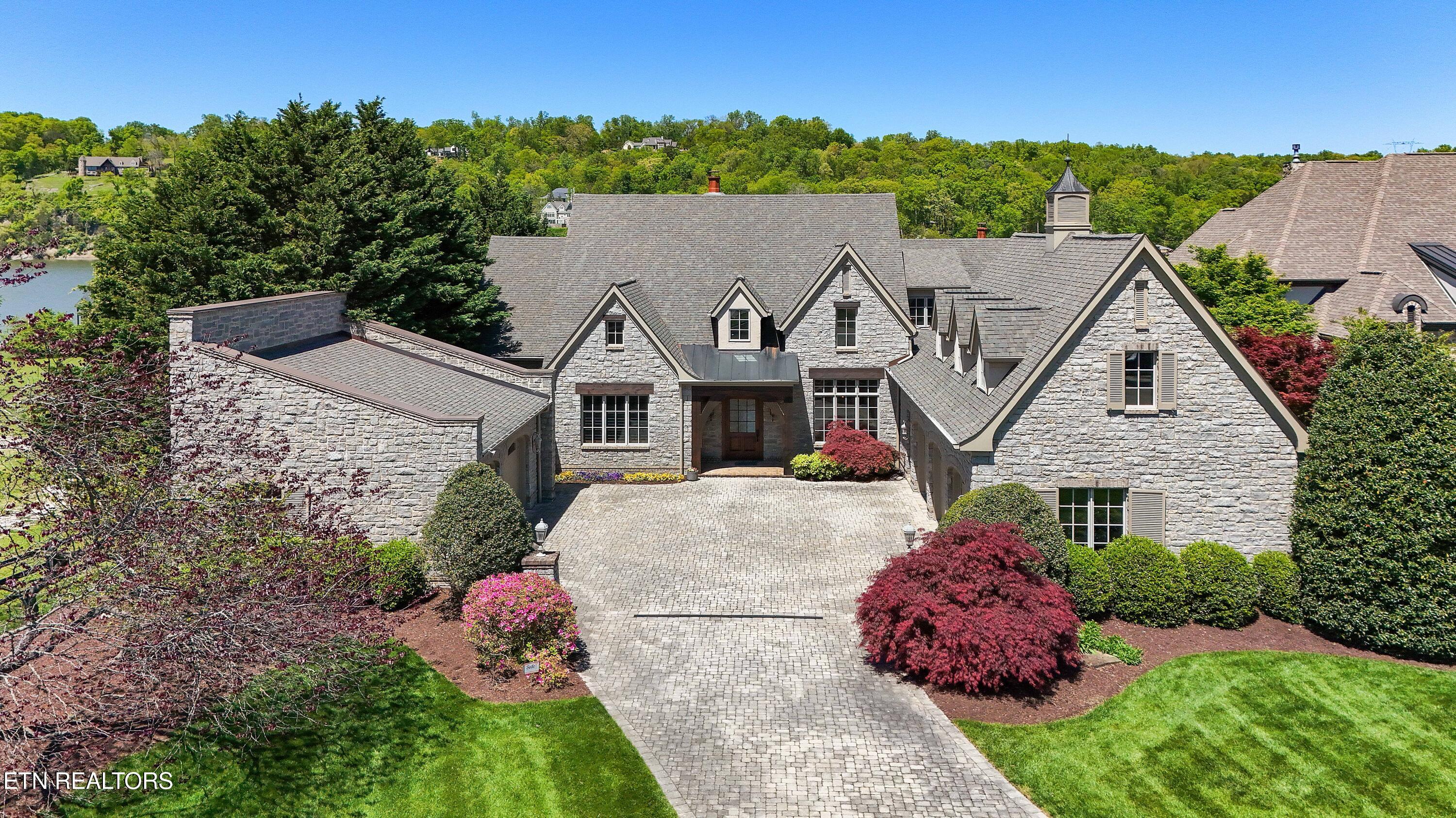 3774 Edgewater Way
