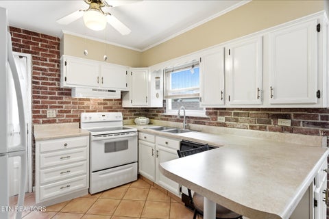 Tiny photo for 121 Salem Rd, Oak Ridge, TN 37830 (MLS # 1349512)