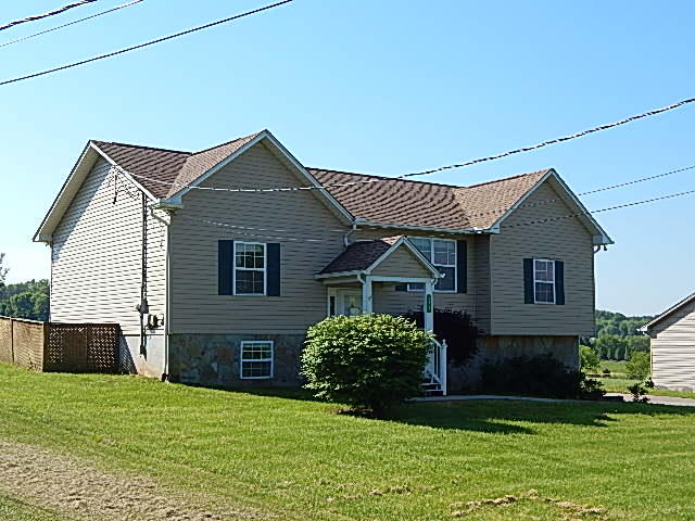 Photo 1 of 17 — 3220 Trevor Drive, Louisville, TN 37777