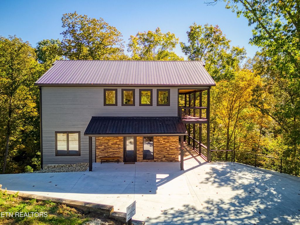 Photo of 1028 Old Cartertown Road Rd, Gatlinburg, TN 37738 (MLS # 1323428)