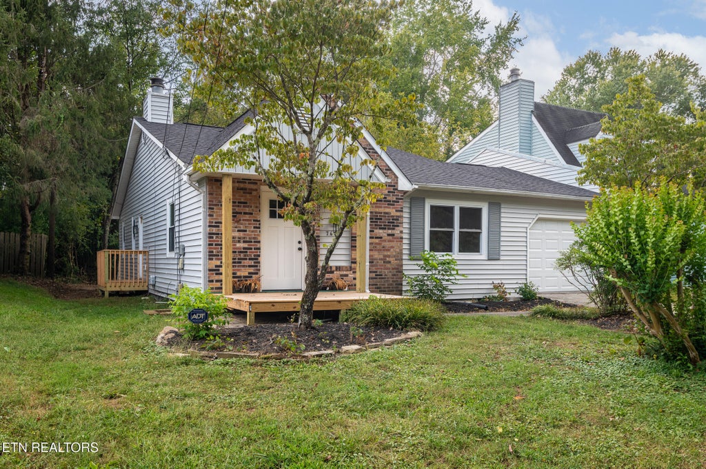 Photo of 7611 Chatham Circle, Knoxville, TN 37909 (MLS # 1356122)