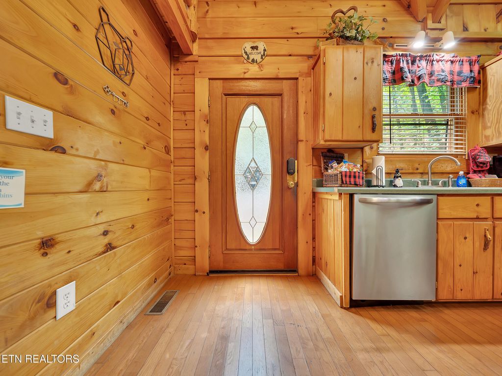 Photo of 1805 Mossy Tr, Sevierville, TN 37876 (MLS # 1323682)