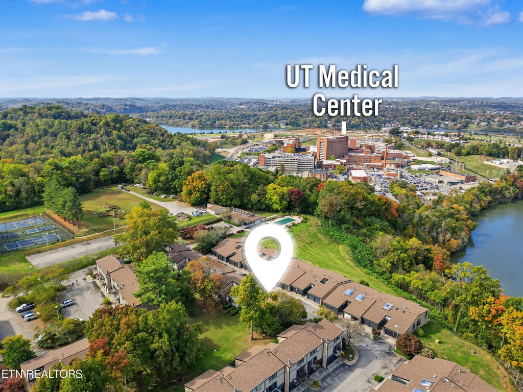 Photo of 1852 Cherokee Bluff Drive, Knoxville, TN 37920 (MLS # 1360542)