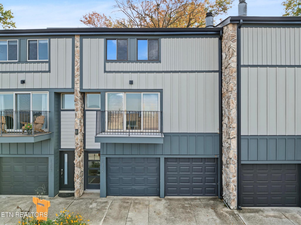 Photo of 1852 Cherokee Bluff Drive, Knoxville, TN 37920 (MLS # 1360542)