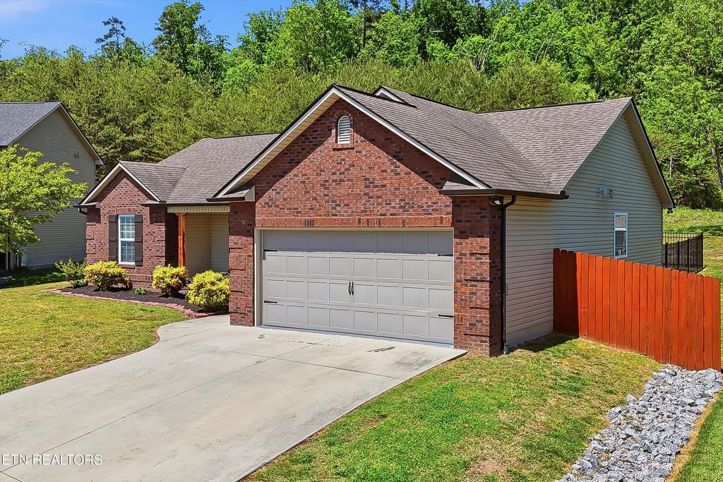 Photo of 6515 Martha Oak Lane, Knoxville, TN 37918 (MLS # 1338048)