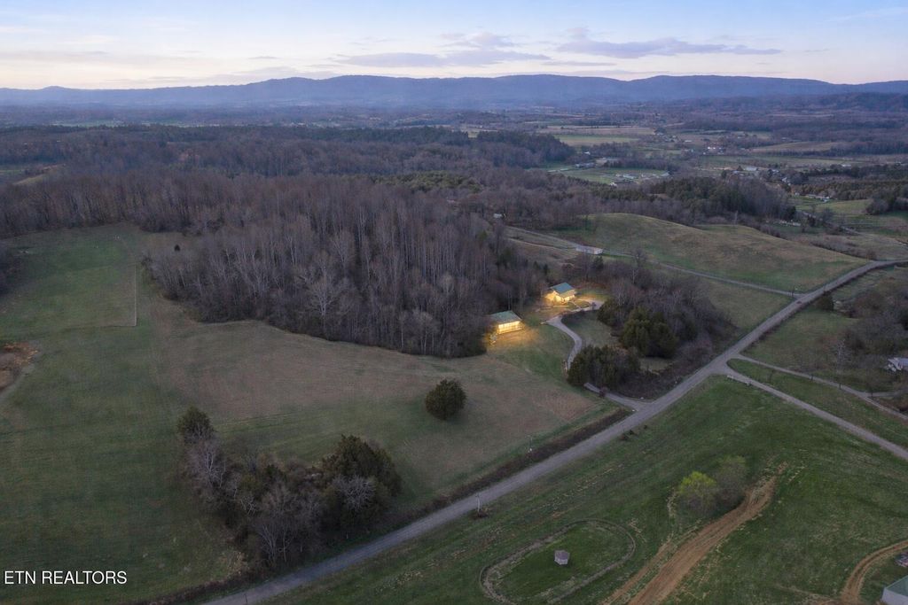 Photo of 4145 Old Baileyton Rd, Greeneville, TN 37745 (MLS # 1333407)