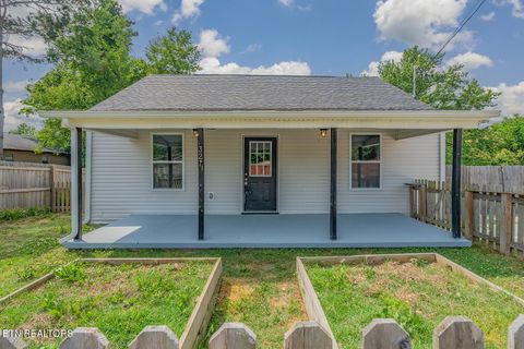 Photo of 327 Rose St, Clinton, TN 37716 (MLS # 1341996)