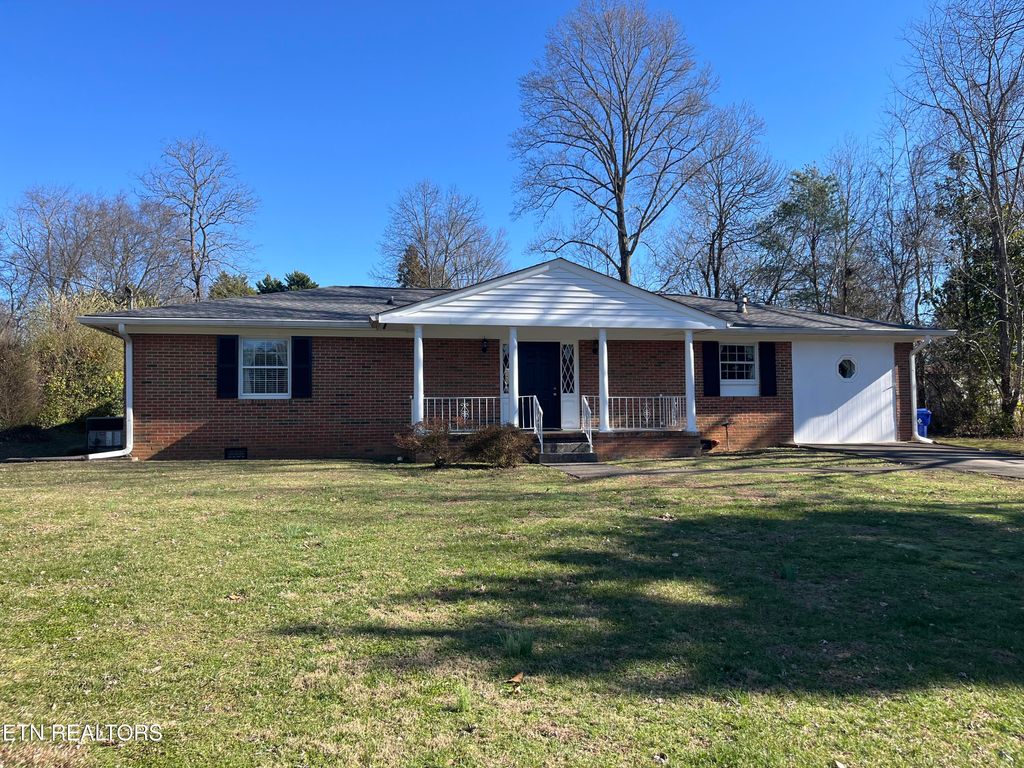 Photo of 107 Dartmouth Circle, Oak Ridge, TN 37830 (MLS # 1326904)
